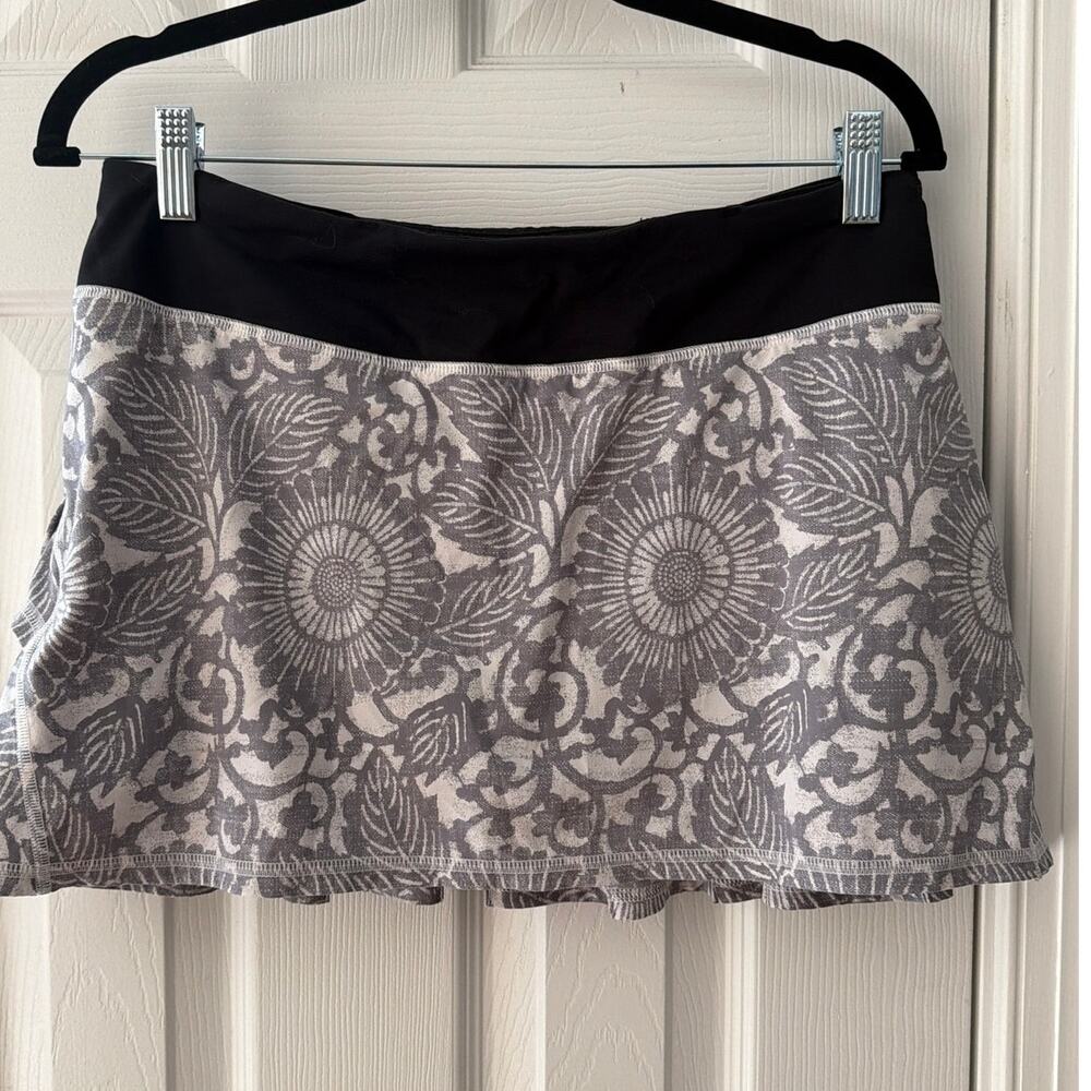 Pace Rival Mid-Rise Tiered Skirt - Gray & White Floral Print, Size 6 69A-926